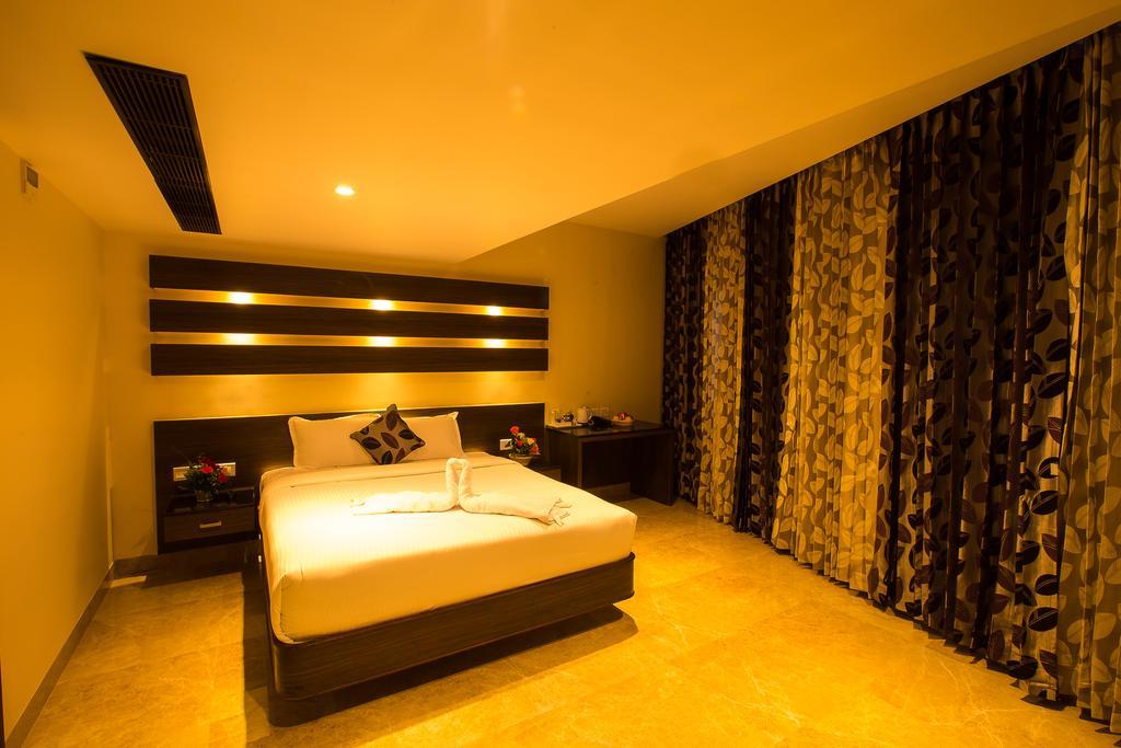Hotel Radha Prasad Erode Buitenkant foto