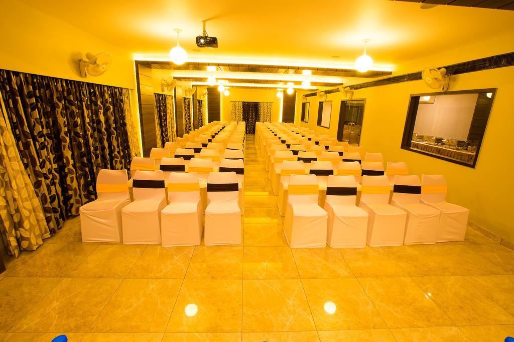 Hotel Radha Prasad Erode Buitenkant foto