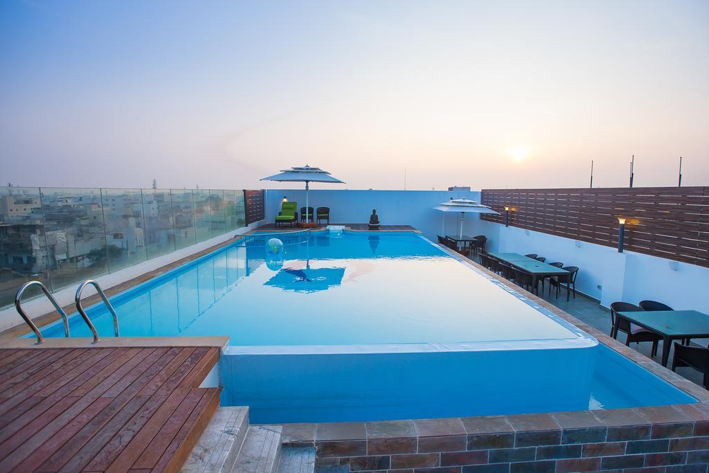 Hotel Radha Prasad Erode Buitenkant foto