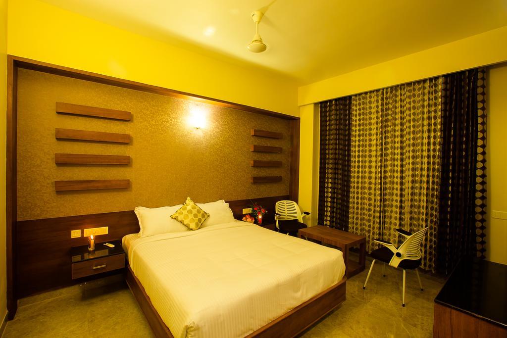 Hotel Radha Prasad Erode Buitenkant foto
